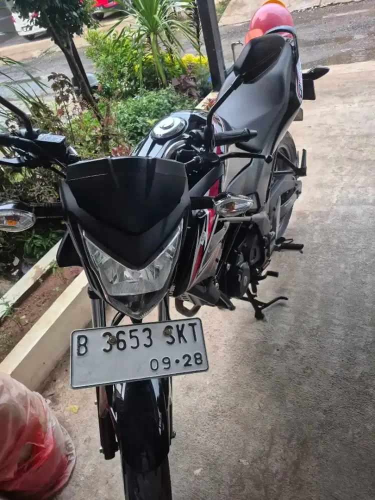 DIJUAL HONDA CB150R STREETFIRE 2013