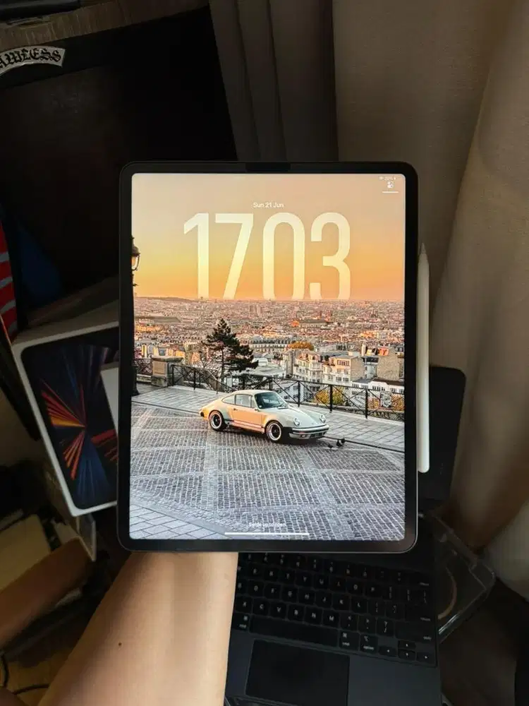 ipad pro 12.9 gen 5 M1 128gb wifi only + apple magic keyboard dan pen