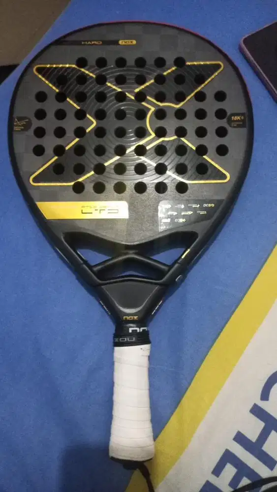 Raket PADEL (NOX AT10 Genius Limited Edition 2025 by Agustin Tapia)
