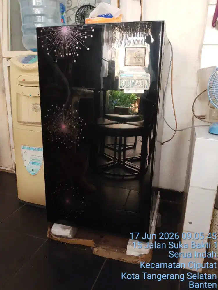 For Sale Kulkas Freezer Merk SHARP Warna Hitam