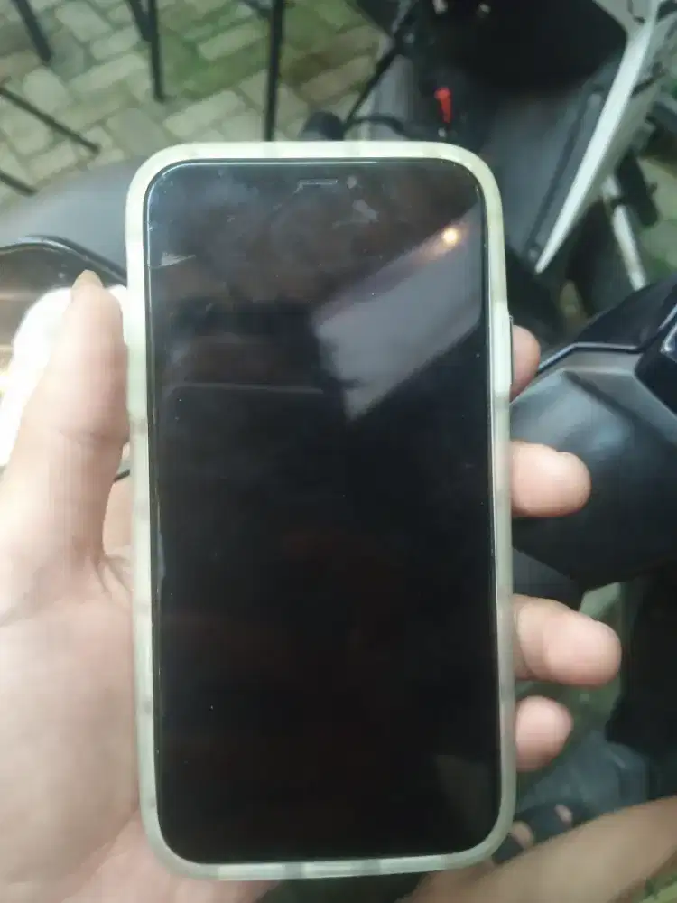 Ip xr 64 gb. Putih mulus