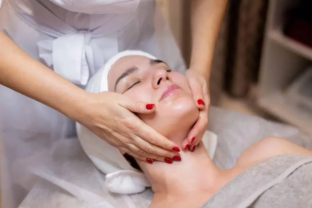 Beauty Therapist / Terapis Kecantikan