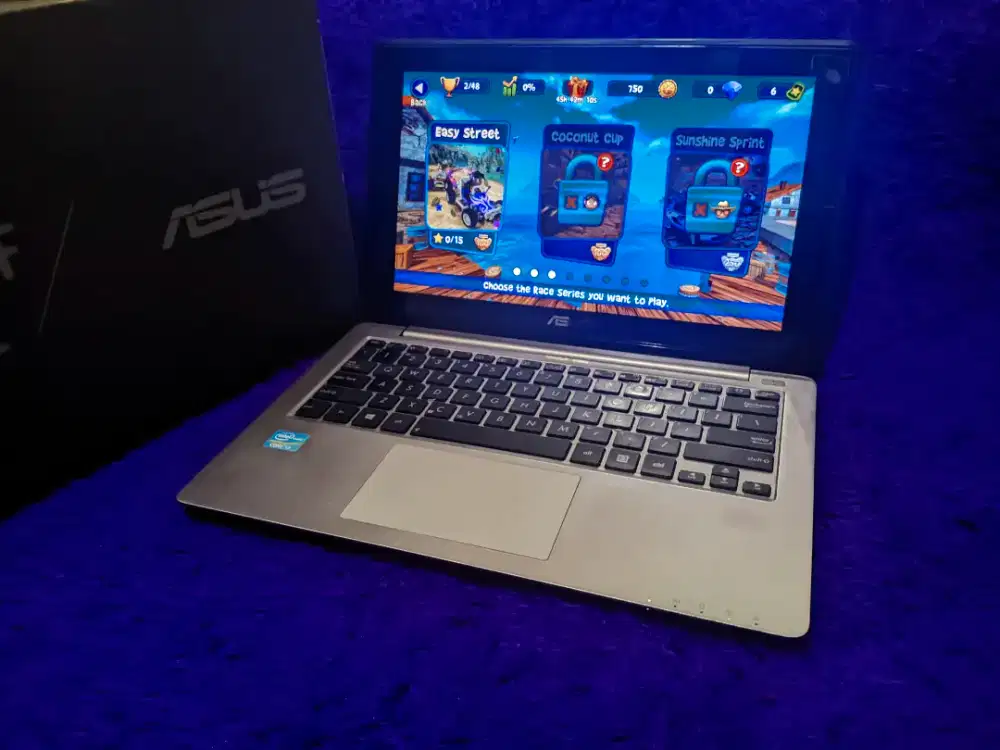 Notebook Asus core i3 layar sentuh mulus