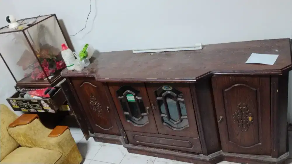 Rak Tv dan pajangan