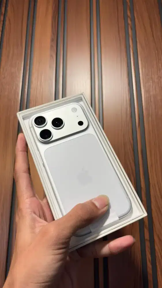 iPhone 17 pro silver 256gb iBox