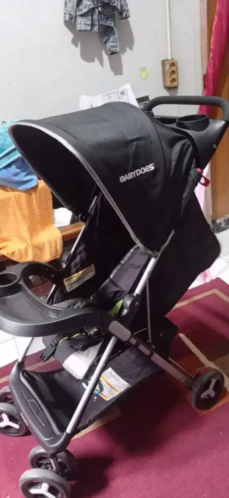 Preloved Stroller merk Babydoes