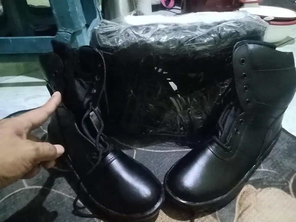 dijual sepatu PDL baru