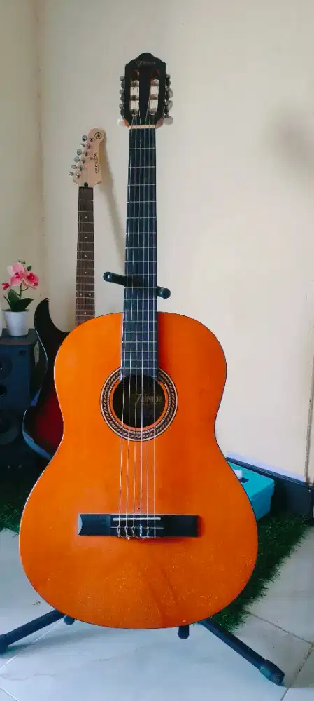 Gitar Elektrik Klasik Valencia Mulus Murah No Minus