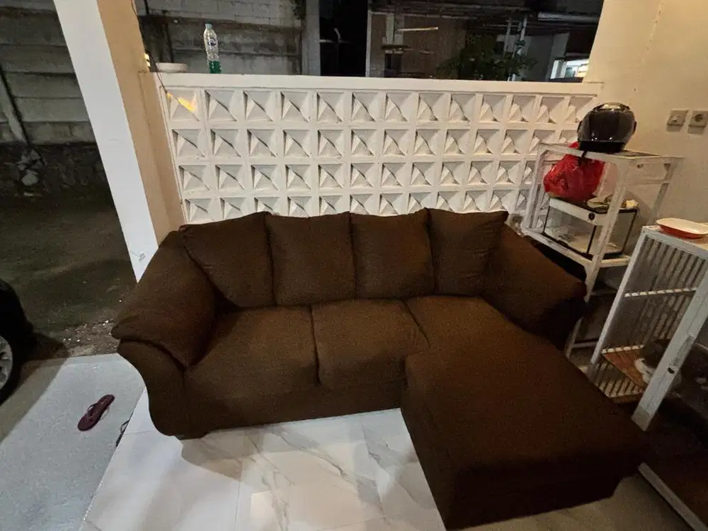 Sofa L ashley INFORMA Sudut Minimalis Cokelat – Nyaman & Masih Bagus