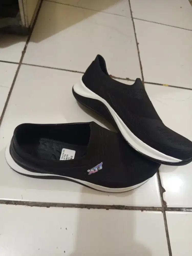 Sepatu karet wanita