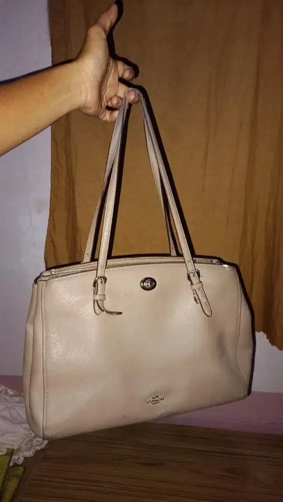 preloved tas coach turnlock carryall