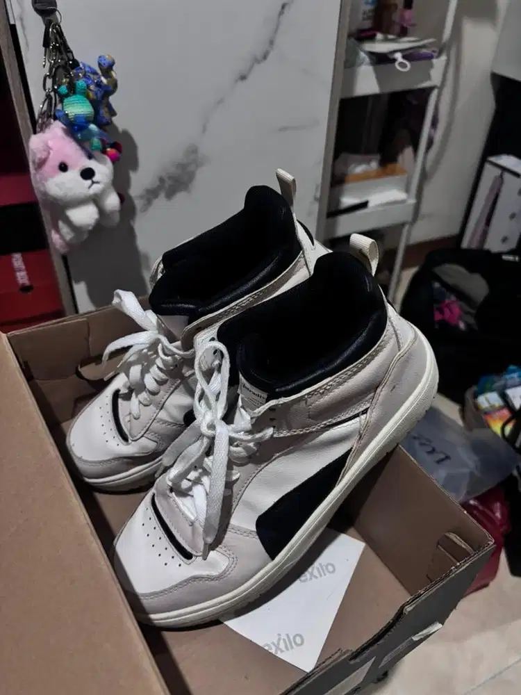 Sneaker sepatu stardivarius ori