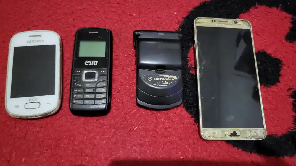 Handphone jadul siap dilepas