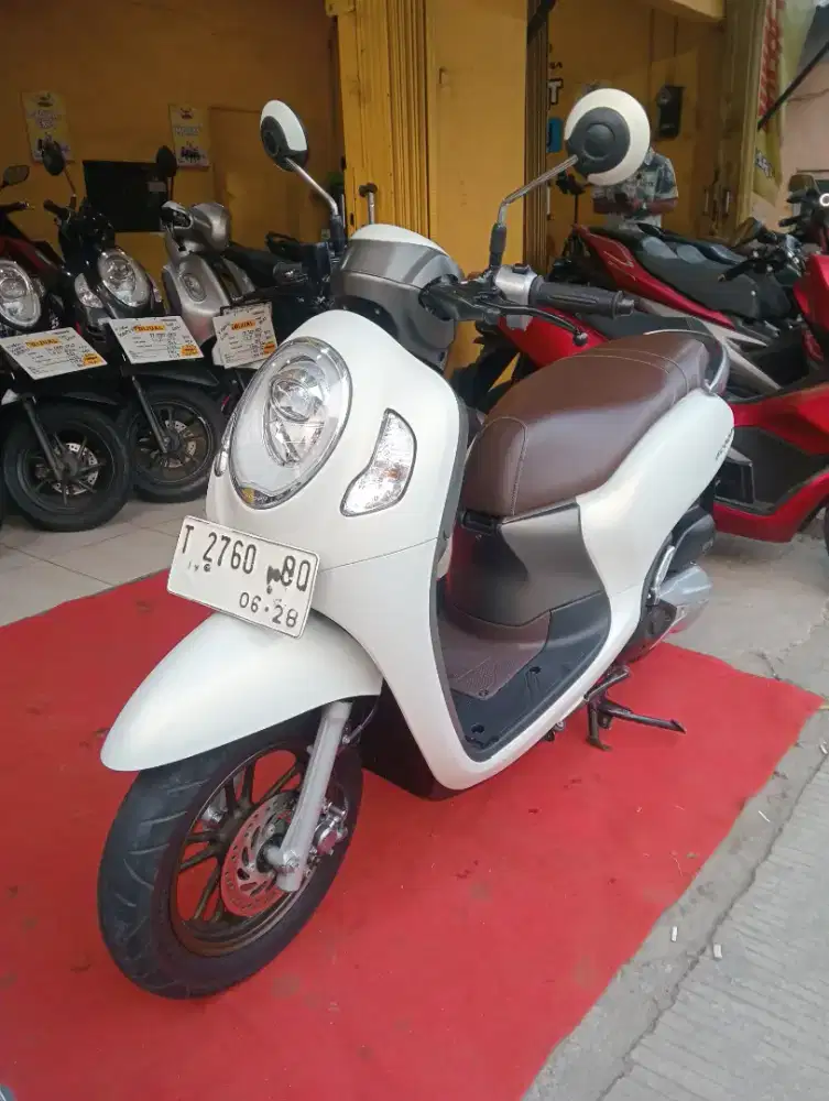 H. NEW Scoopy Prestige