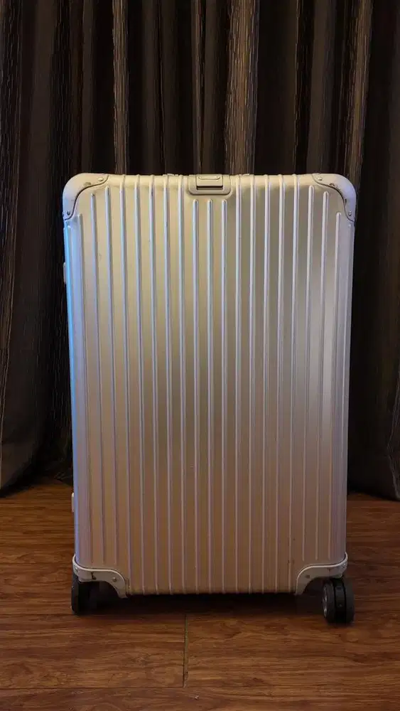 Silver Rimowa Original Trunk Plus suitcase