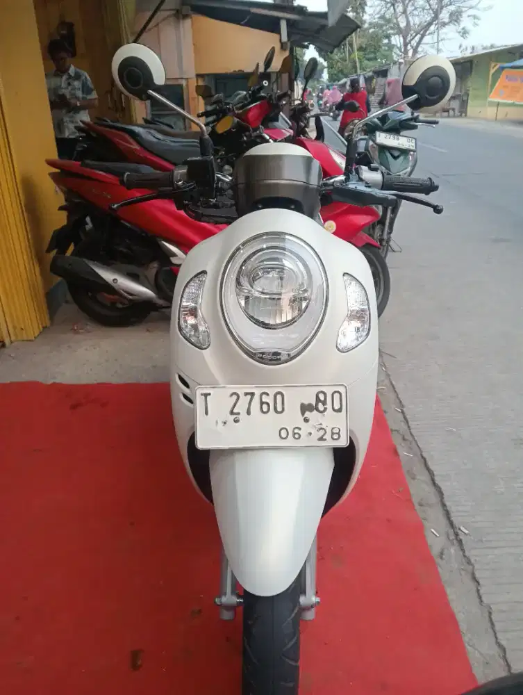 H. NEW Scoopy Prestige