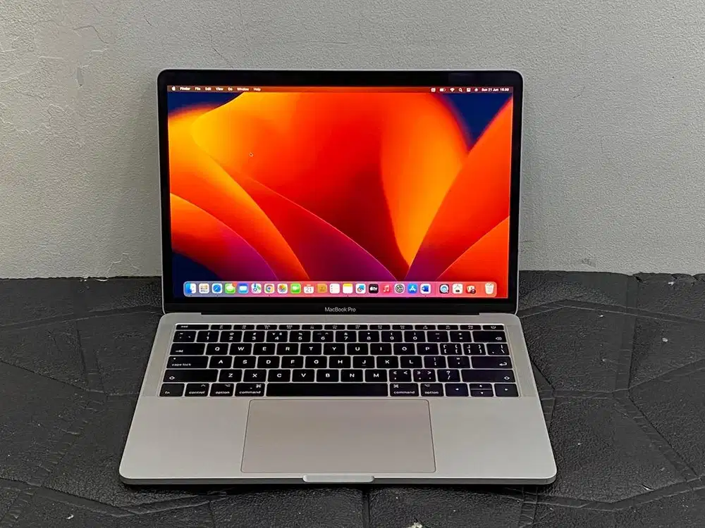 Macbook Pro 2017/intel core i5 / RAM 8 GB /SSD 256 GB