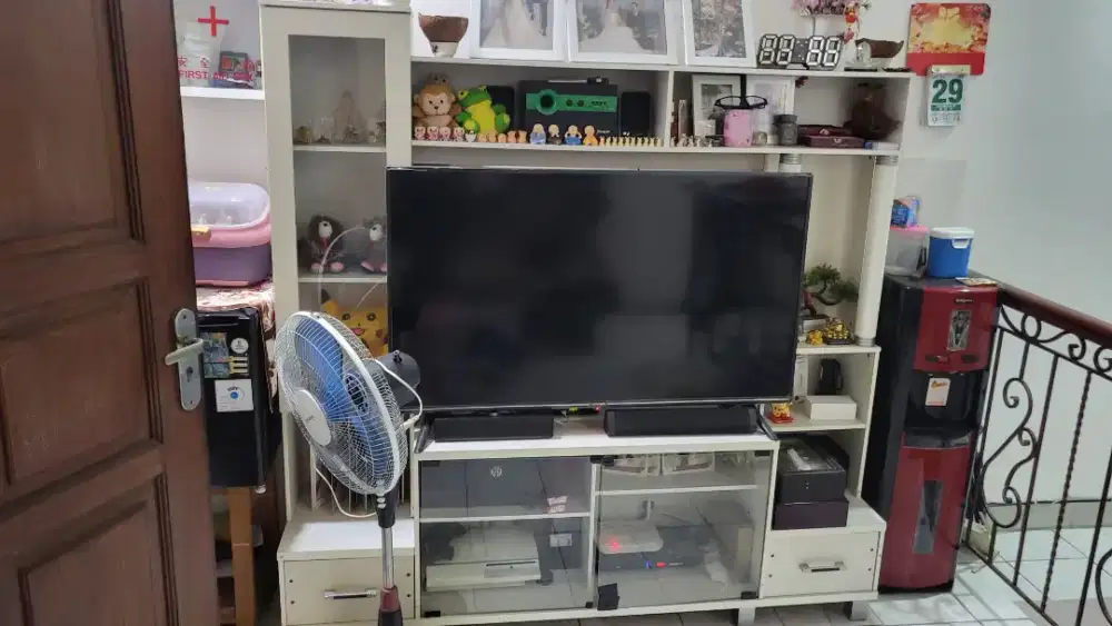 Rak TV ruang tamu