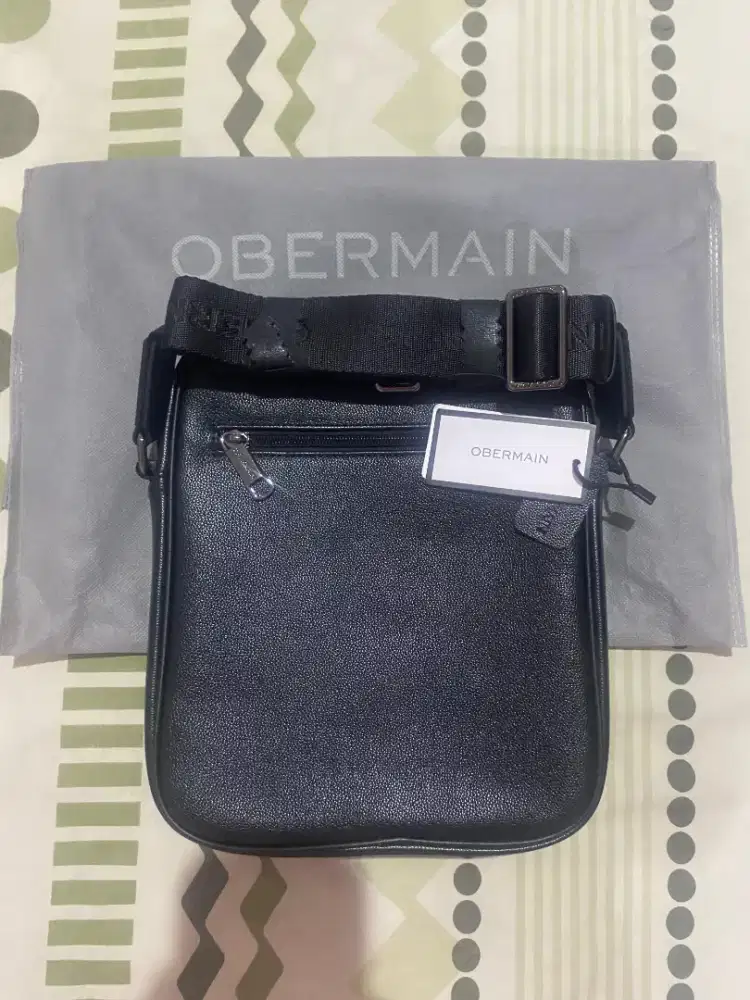 OBERMAIN SLING BAG