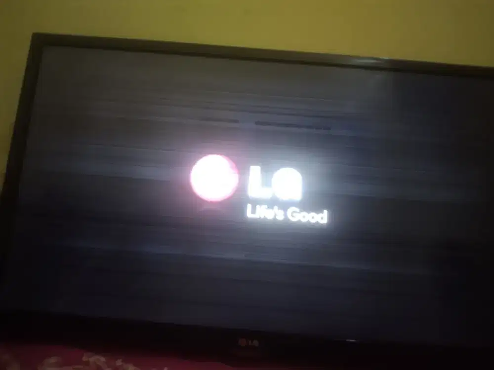 Tv LED 32 inc MERK LG MINUS seperti gambar di iklan.