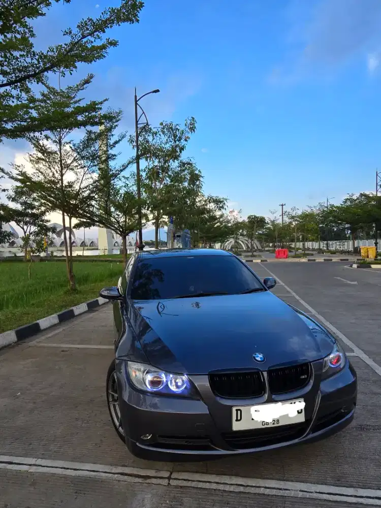 BMW E90 320i AT tahun 2006