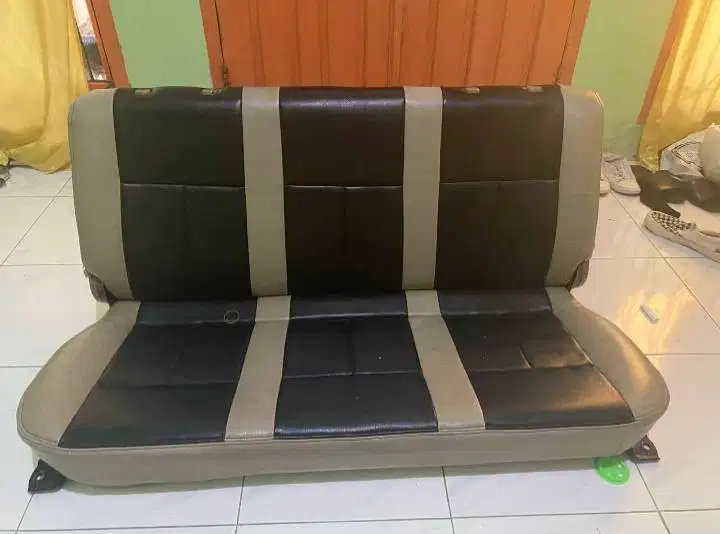 Jok mobil kijang lgx baris 3 , barang masih sangat bagus