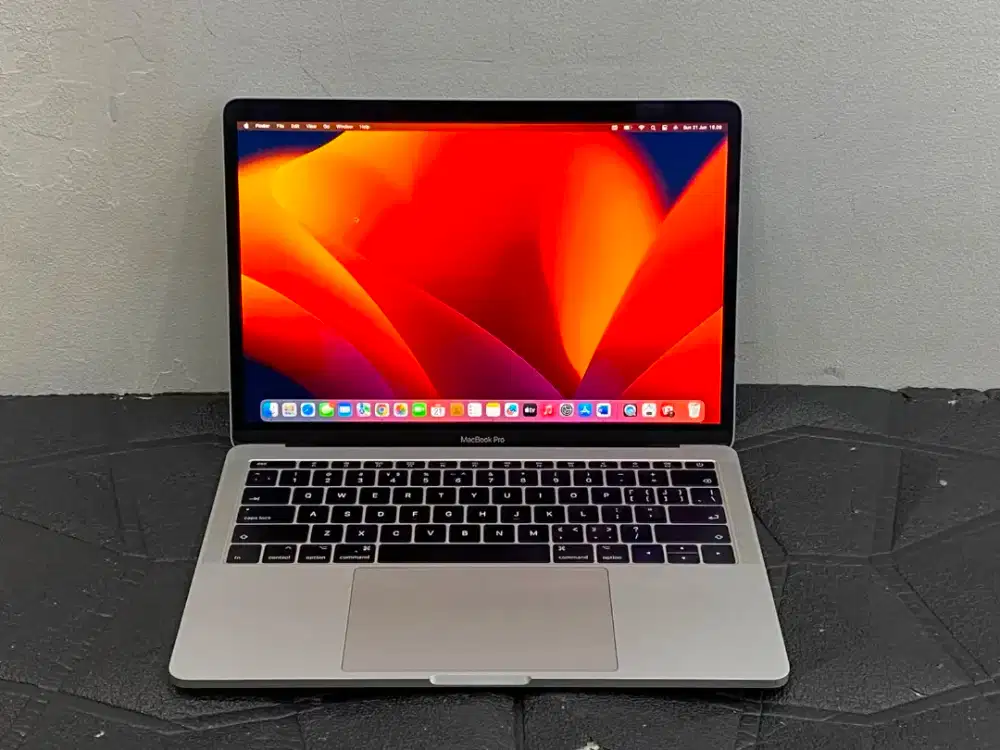 Macbook Pro 2017/intel core i5 / RAM 8 GB /SSD 256 GB