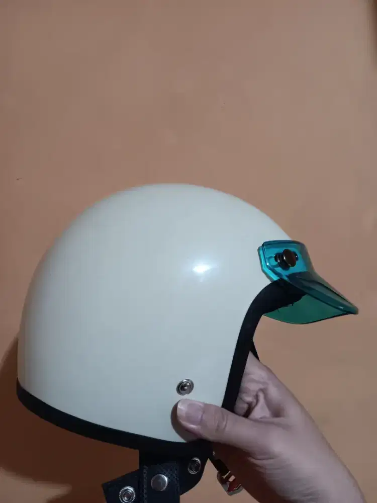 Helm slimhead pet biru warna cream