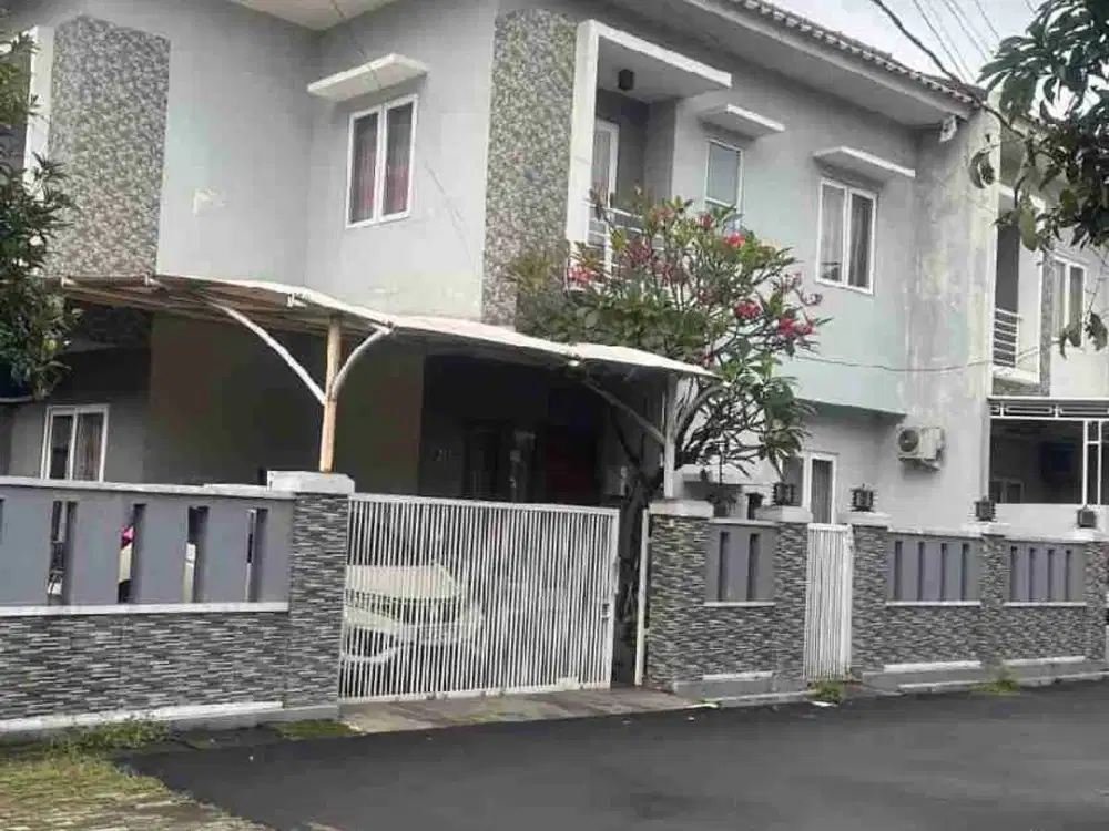 Jual rumah cantik semi furnished dalam perumahan. Cipayung Jakarta Timur.