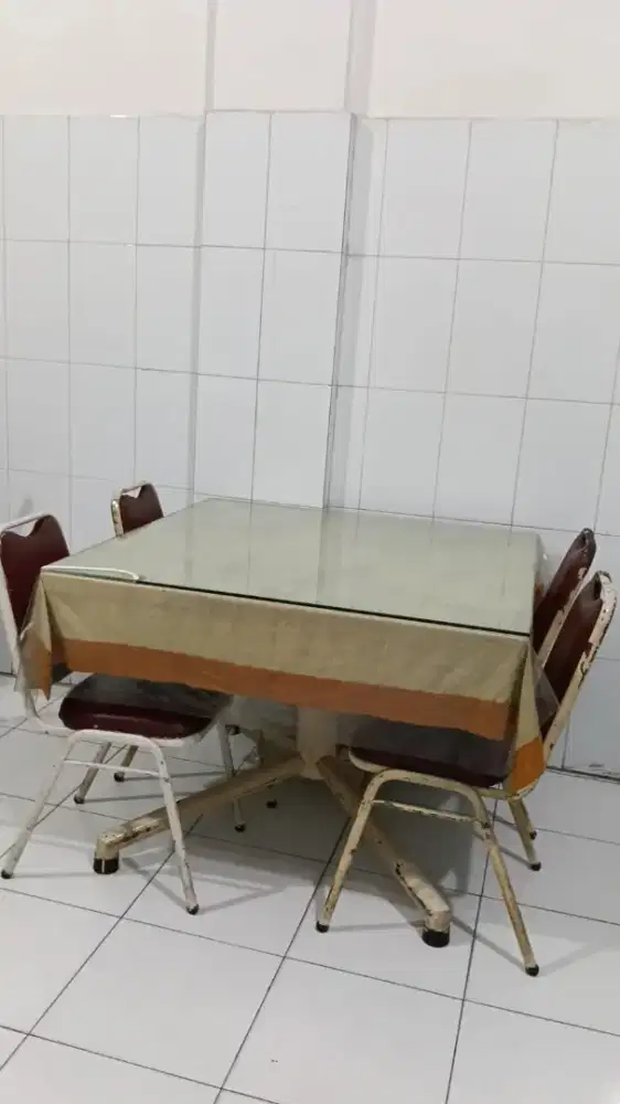 MEJA MAKAN BEKAS RESTORAN