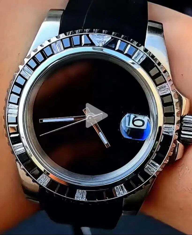 Live Host Produk Jam Tangan