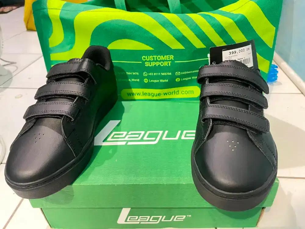 Sepatu League baru