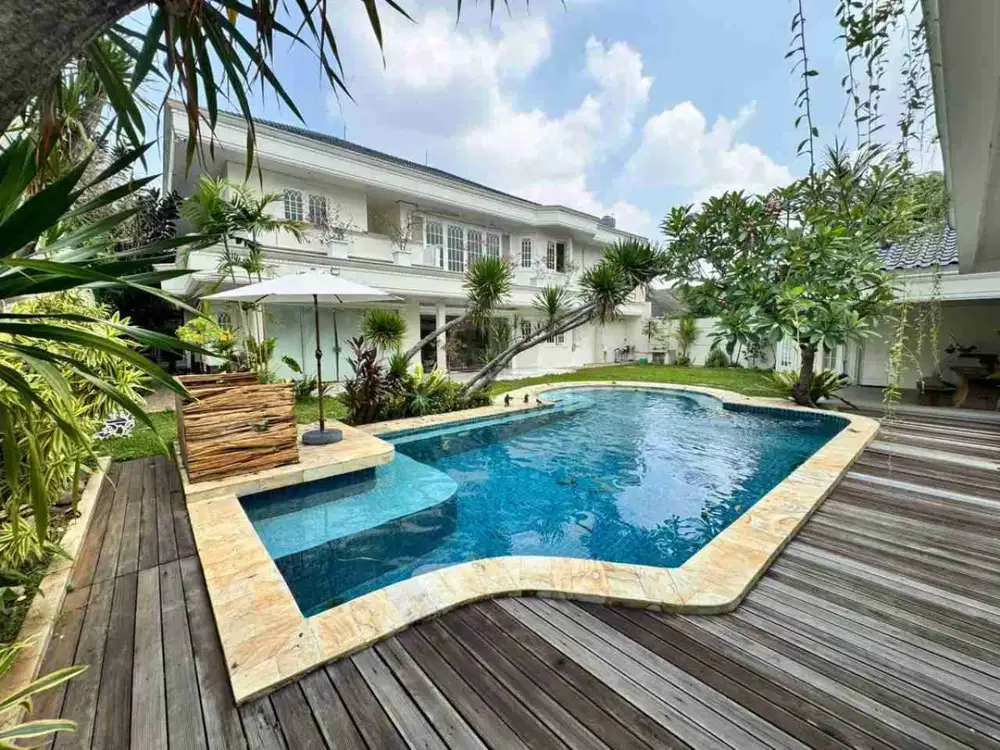 Jual rumah mewah classic modern style di lengkapi pool. Cilandak Jakarta Selatan.