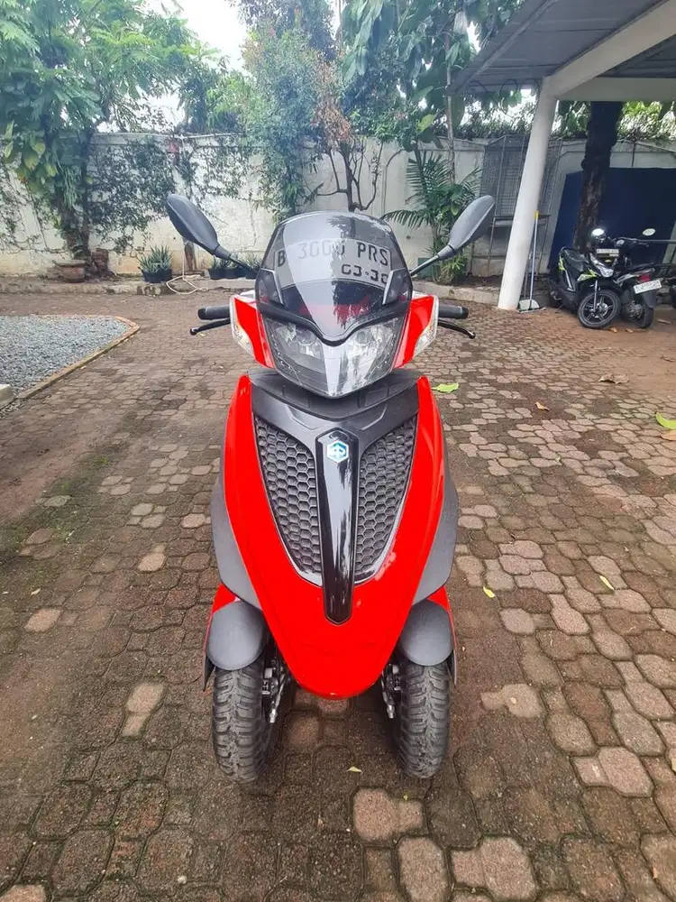 Vespa piaggio MP3 300cc tahun 2014