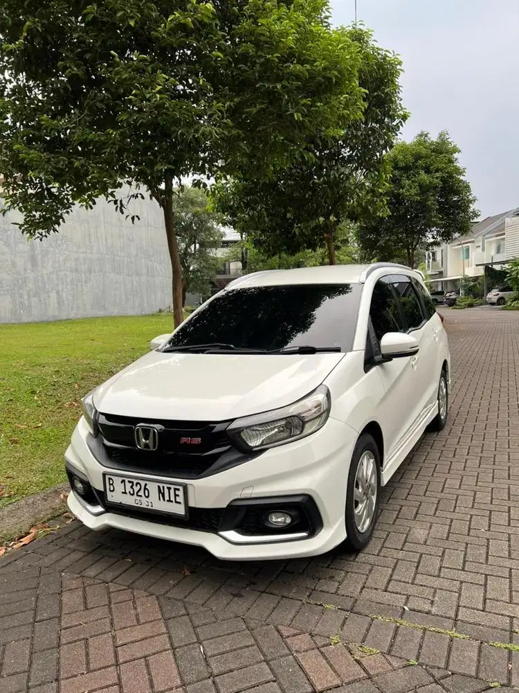 Mobilio RS 2017 putih automatic bensin a/t at matic matik honda