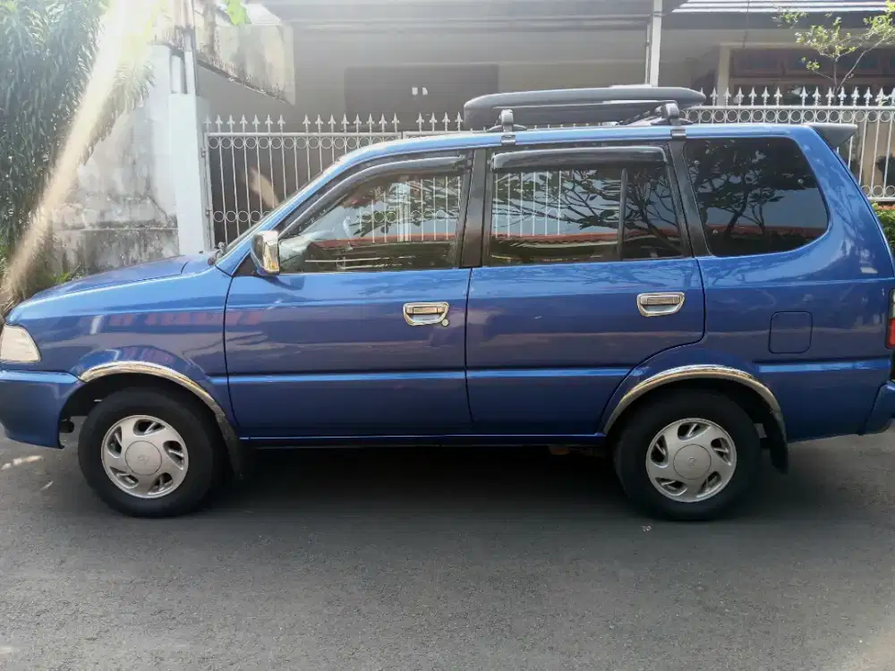 Toyota Kijang Kapsul SGX 1.8 EFI th.2000