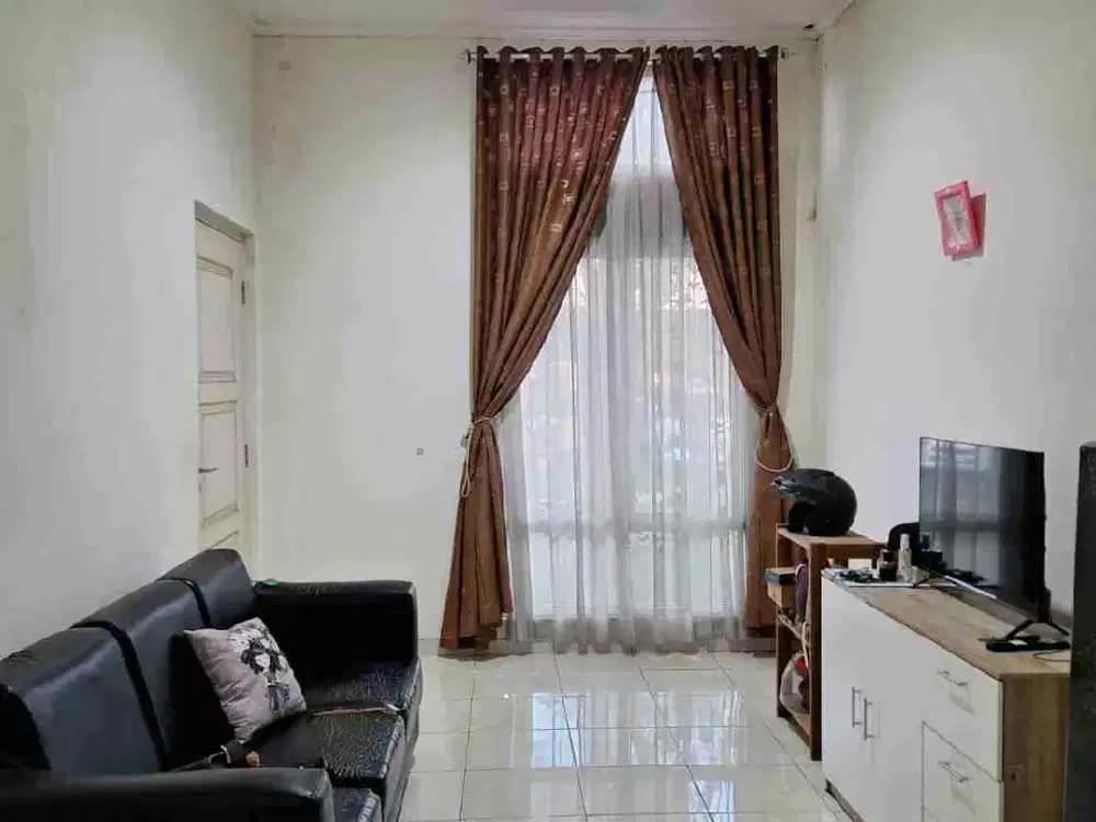 Dijual Rumah Siap Pakai di Graha Padma, Semarang