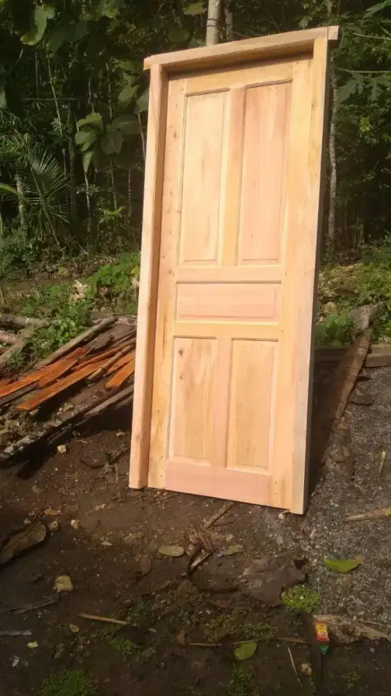 Kusen pintu kamar