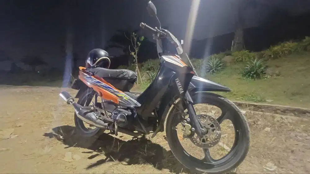 Motor F1ZR 2004 Hitam Ganteng