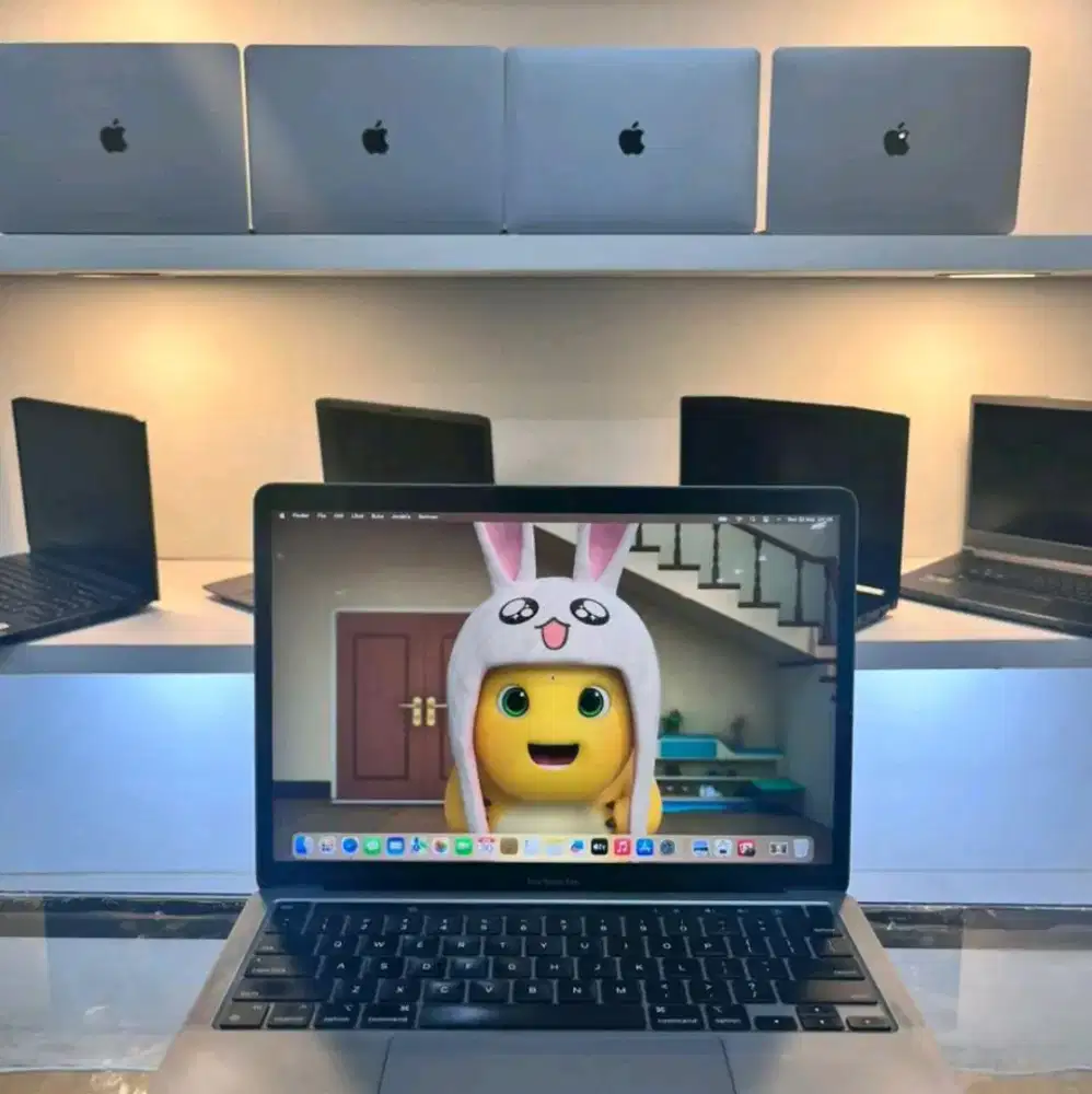 MacBook Pro 2022 

- Apple Chip M2