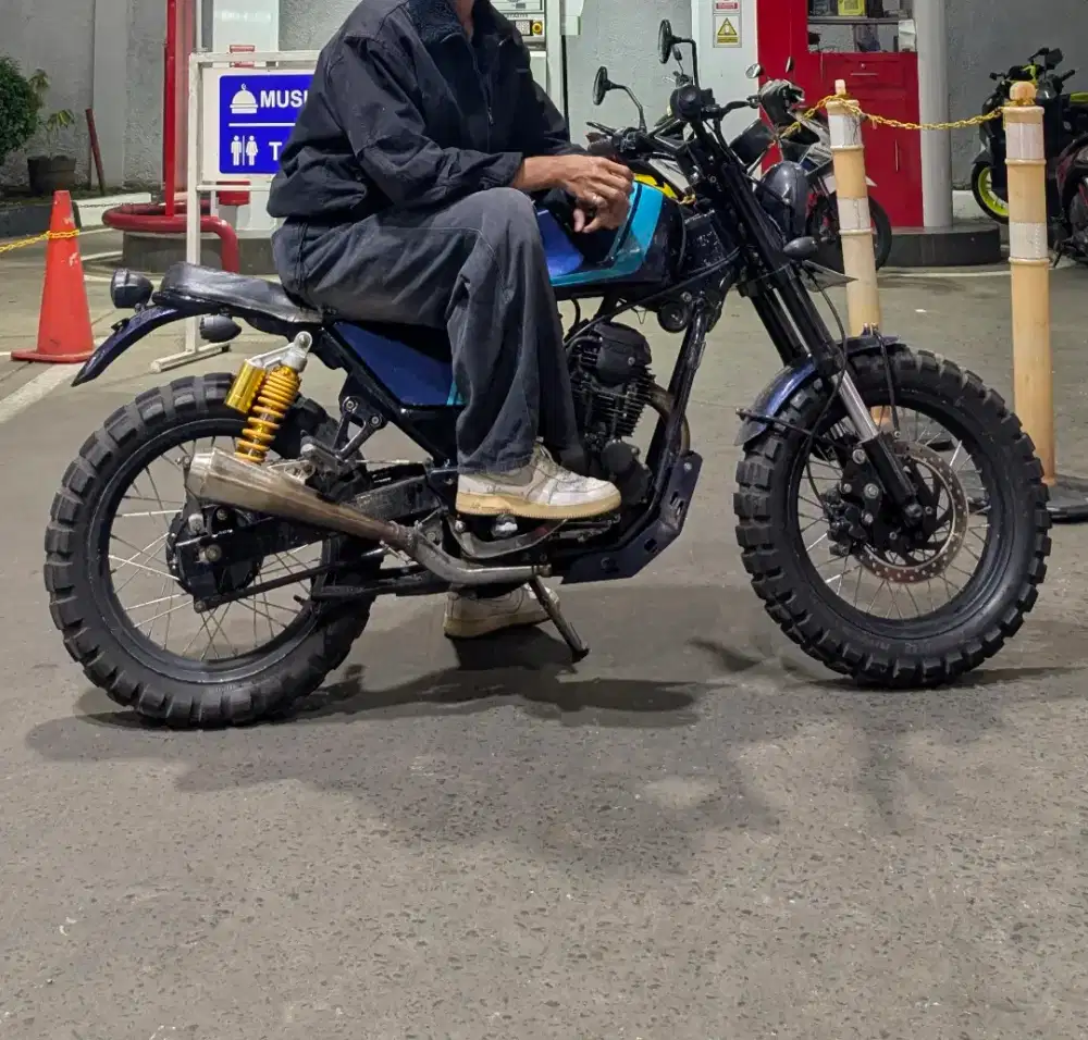 motor Yamaha Scorpio custom scrambler ganteng