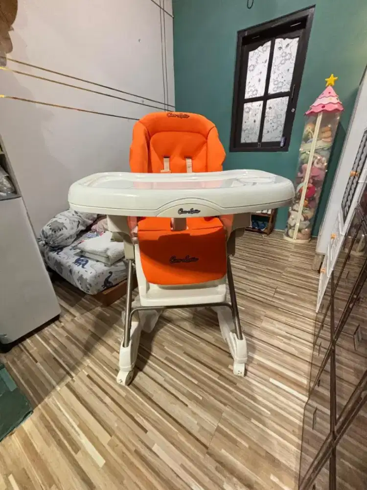 kursi makan bayi