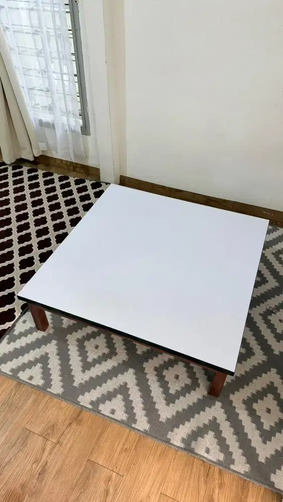 Meja Lesehan / Meja Oishin
