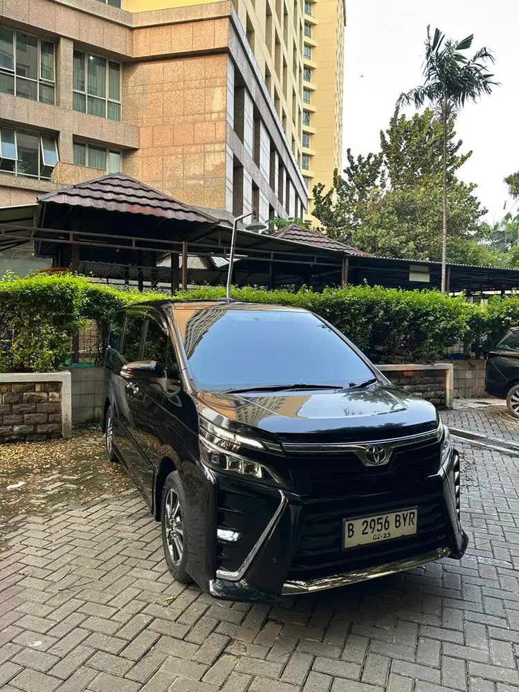 Toyota Voxy 2019