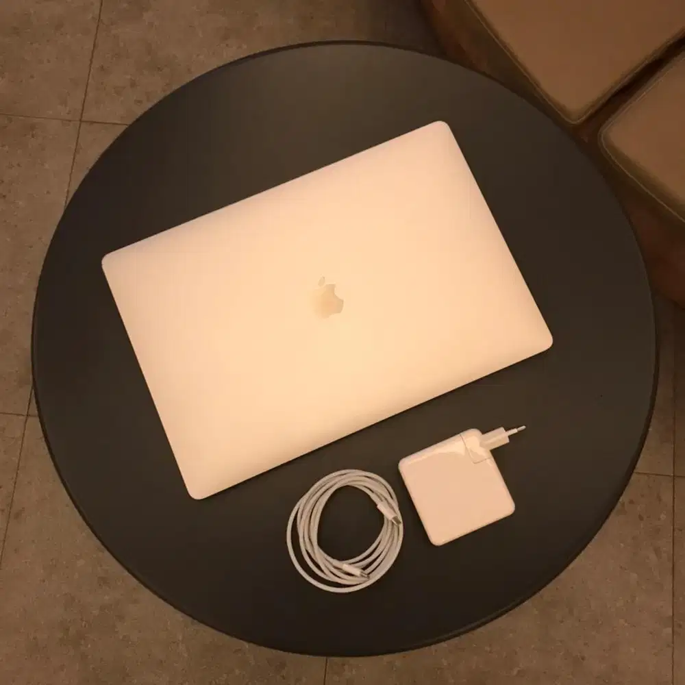 Macbook Pro 16 inch ibox 512GB Like New