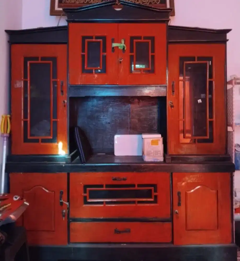 Dijual lemari baju & lemari tv + pajangan