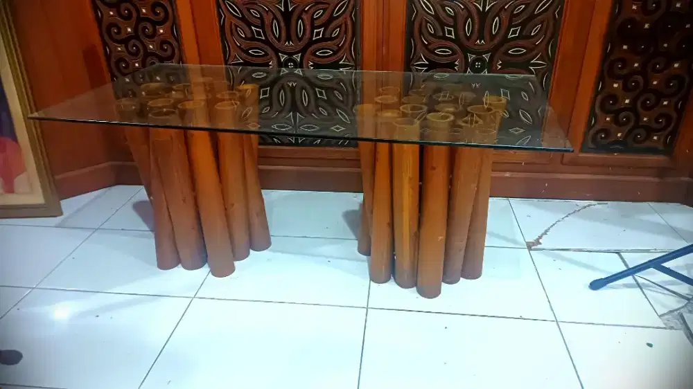 1 Meja Kaca Ruang Tamu Kaki Bambu