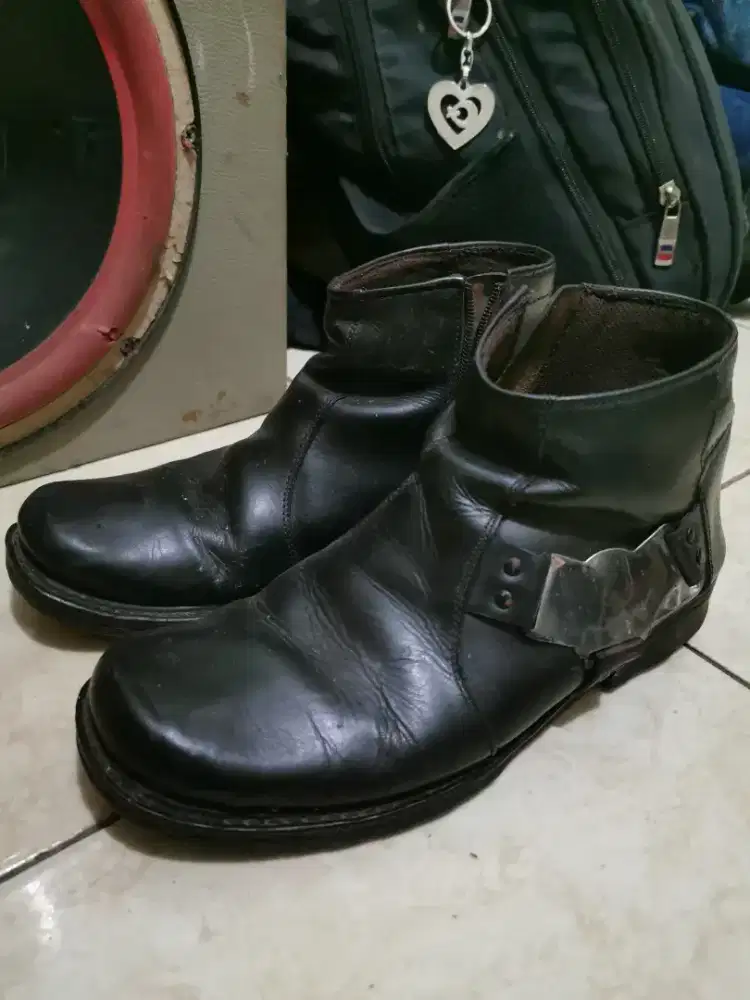 sepatu kulit koboy