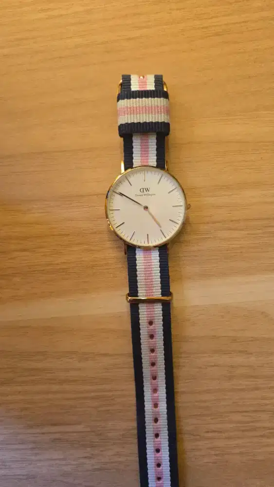Jam tangan daniel wellington