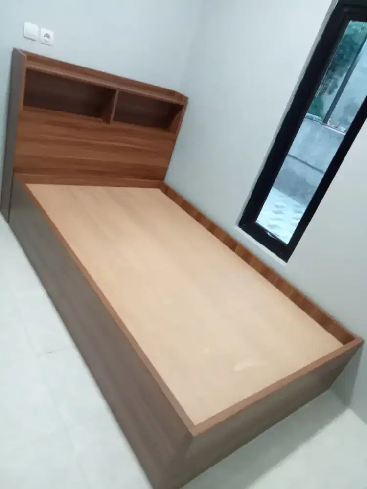 Tempat tidur HPL custom